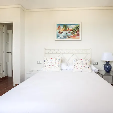 Excelente Piso Sobre El Mar Con Garaje * Estepona
